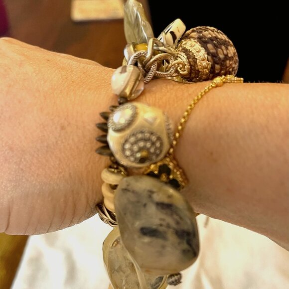 Boho Beach chic charm bracelet elastic band with stones, silver charms, shells - Picture 2 of 8